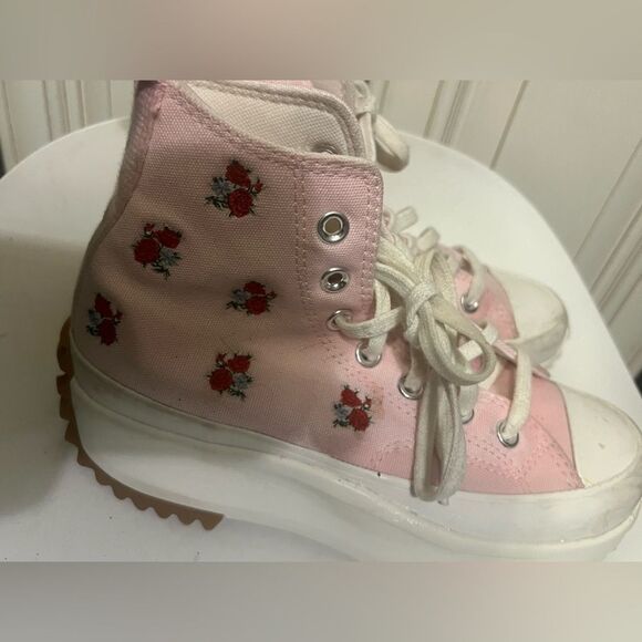 - Converse Chuck Taylor All Star Pink With Roses Sz 6 - Picture 1 of 11